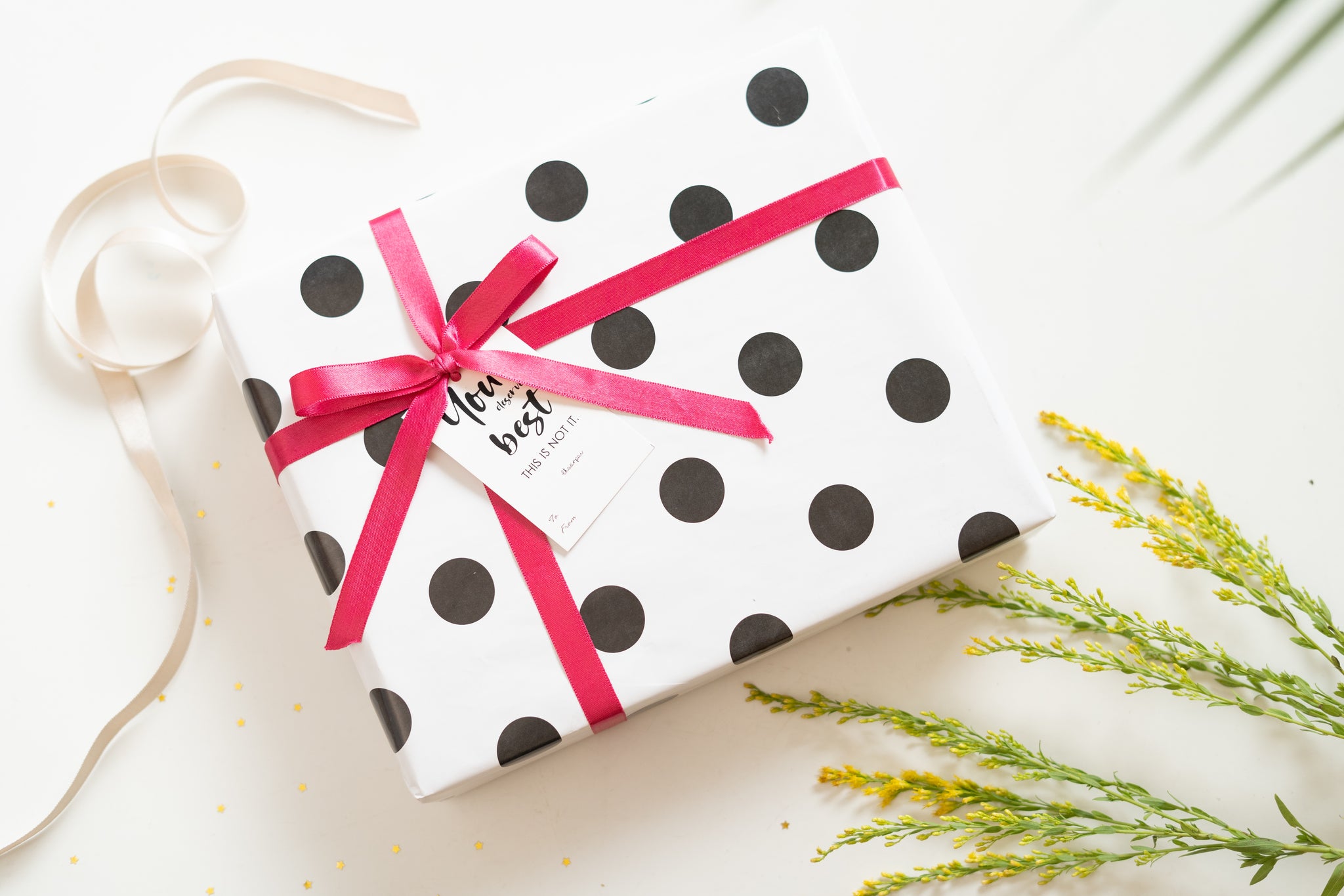 Pretty Wrapping Paper + Thoughtful Gift Guide