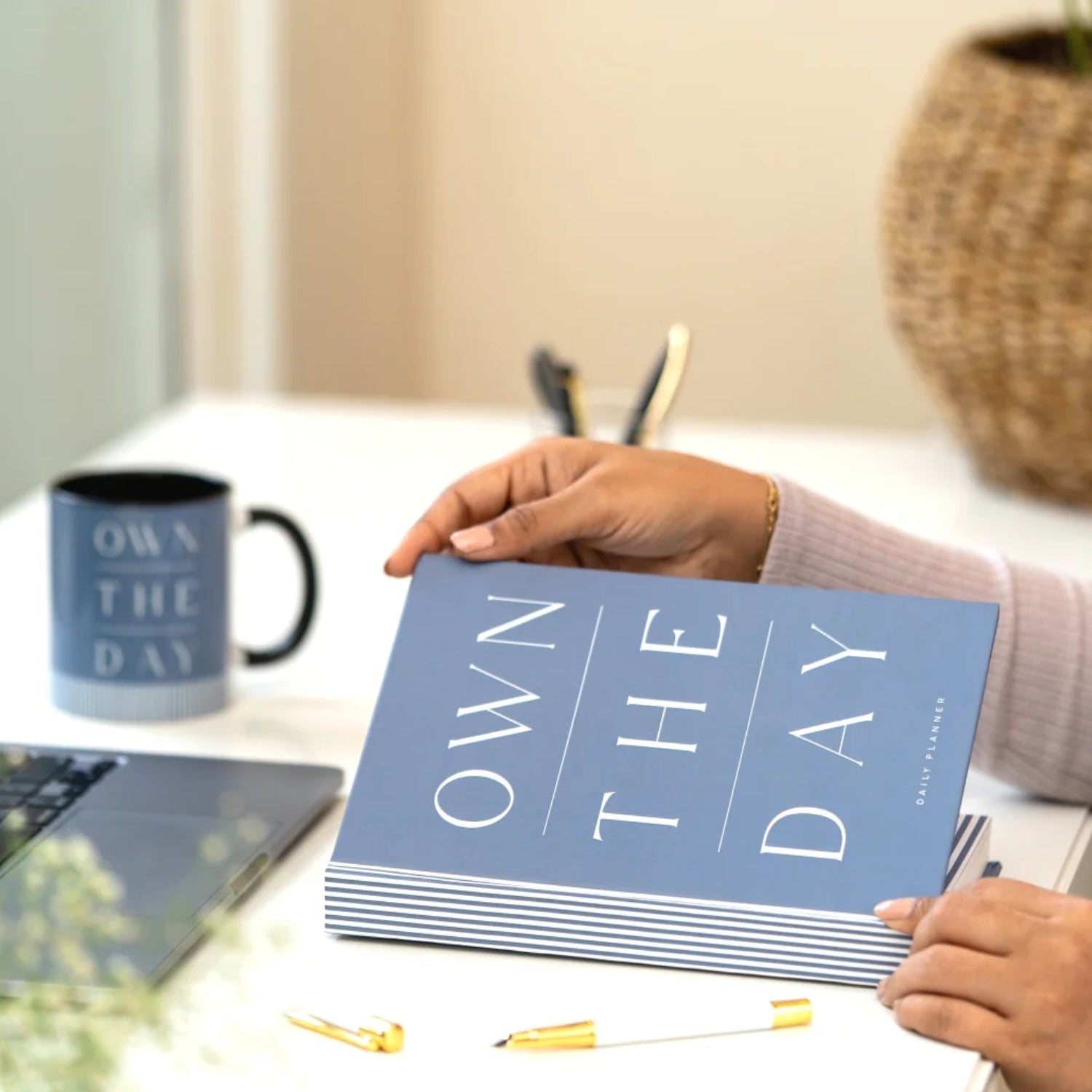 OWN THE DAY(BLUE) - Undated Daily Planner