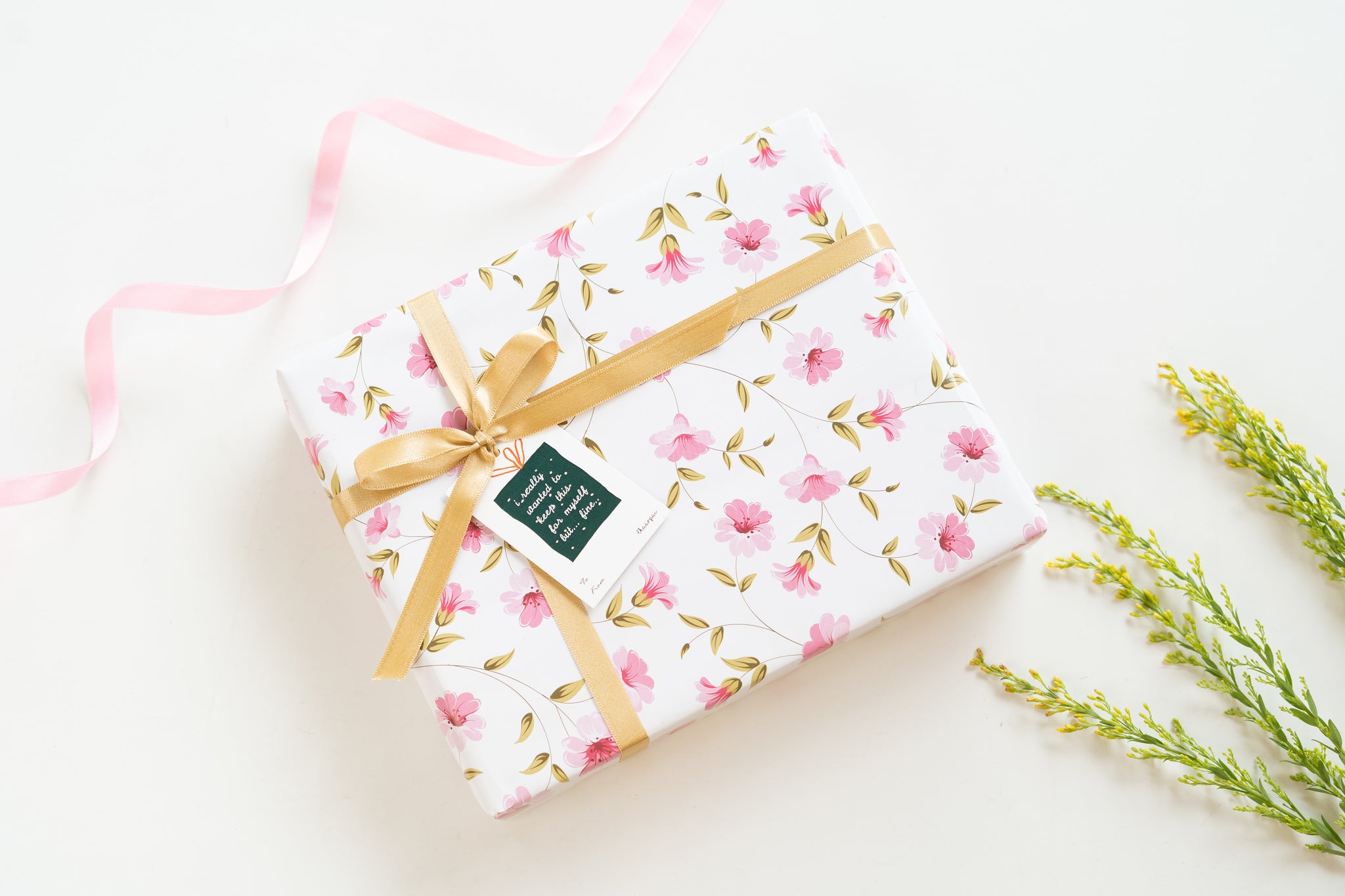 PINK FLORAL PATTERN- GIFT WRAPPING PAPER